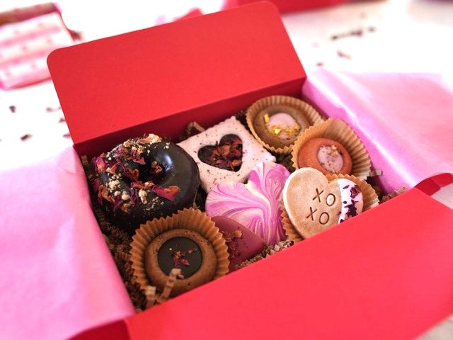 CANINE Valentine's Box š¾